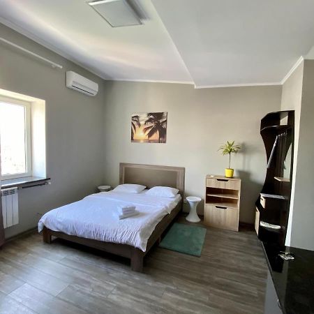 Opera Apart Hotel Kiev Ngoại thất bức ảnh