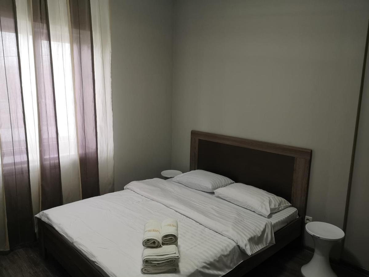 Opera Apart Hotel Kiev Ngoại thất bức ảnh