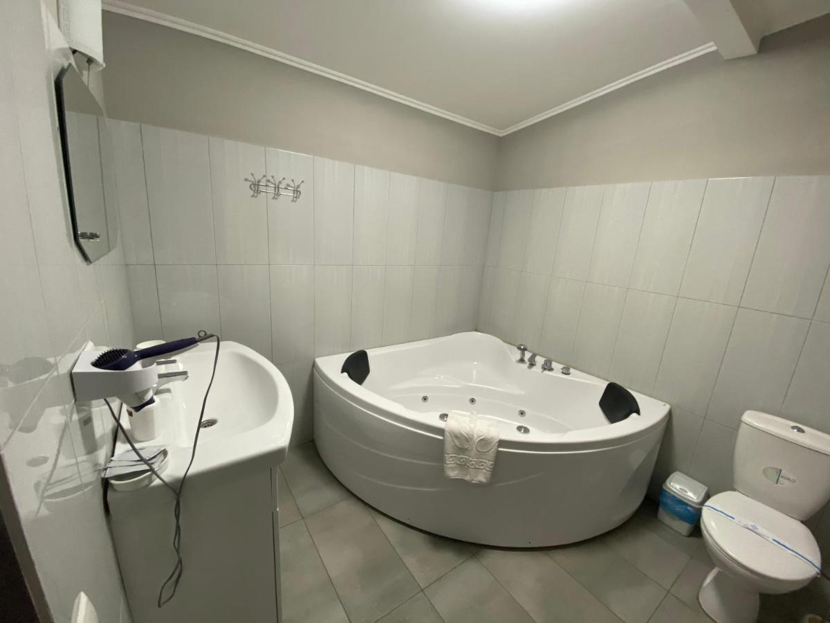 Opera Apart Hotel Kiev Ngoại thất bức ảnh