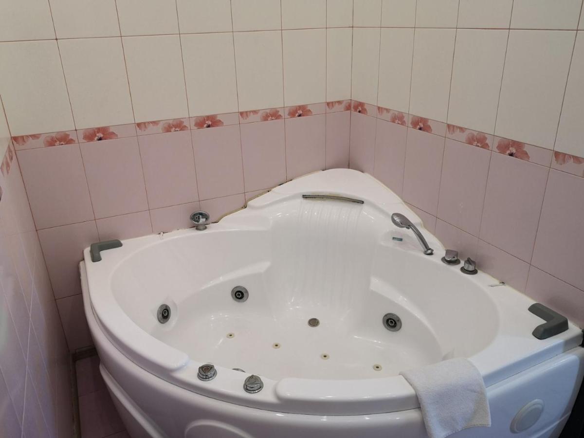 Opera Apart Hotel Kiev Ngoại thất bức ảnh