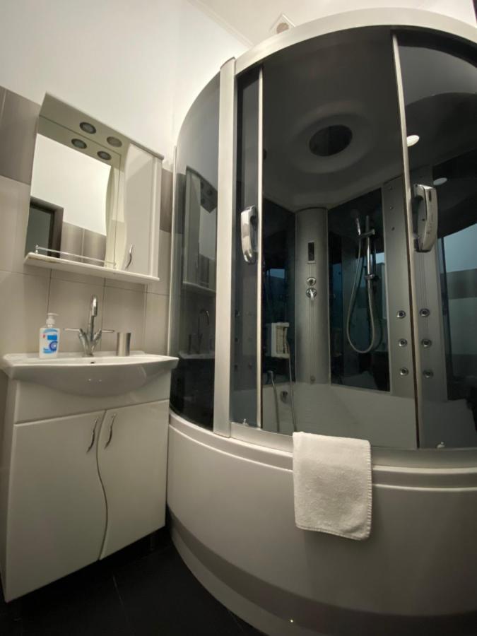 Opera Apart Hotel Kiev Ngoại thất bức ảnh