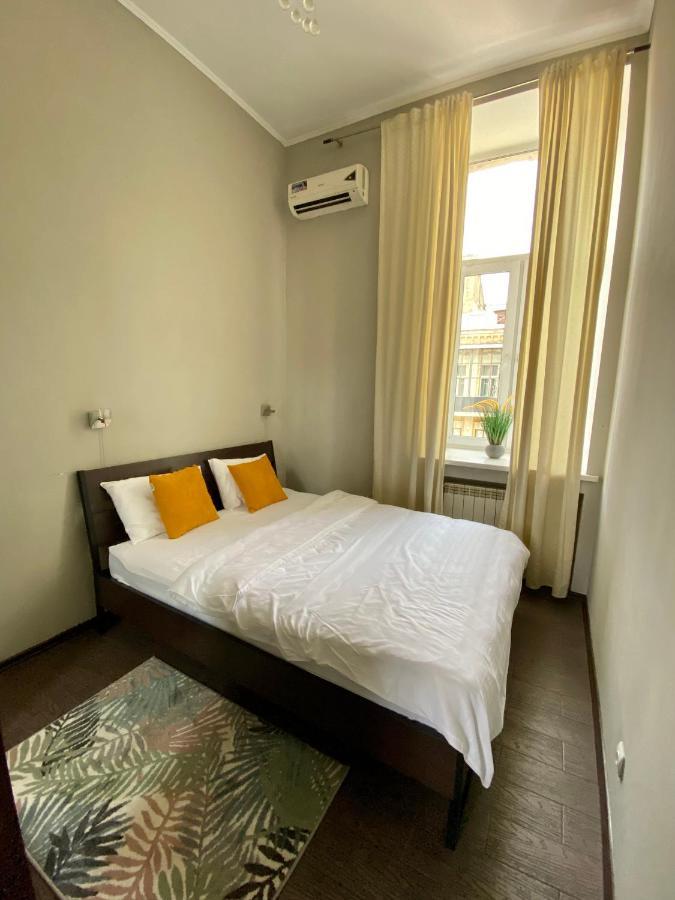 Opera Apart Hotel Kiev Ngoại thất bức ảnh