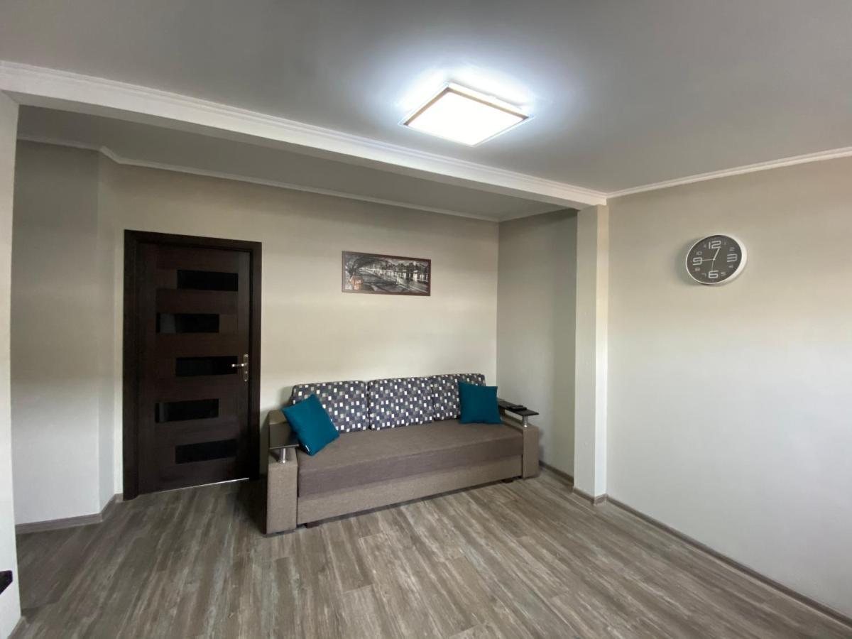Opera Apart Hotel Kiev Ngoại thất bức ảnh